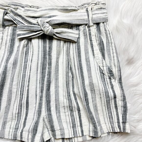 Forever 21 Belted Striped Paper Bag Shorts White & Blue Size XS - Picture 3 of 5